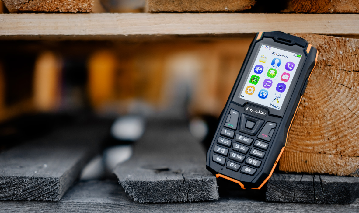 Eficienta si usurinta in utilizare IRON 2S de la Kruger&Matz este pentru cei care apreciaza rezistenta telefonului pe langa functiile sau aplicatiile din dotare. Dimensiunile compacte fac ca produsul sa se potriveasca bine in palma, permitand o utilizare confortabila.