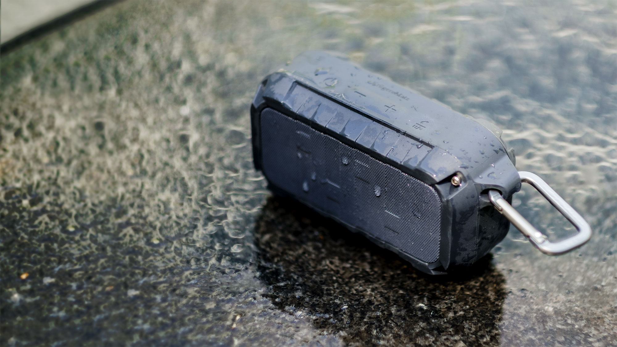 Indiferent de vreme Rezistenta la impact este doar unul din avantajele acestei boxe. In plus, datorita structurii armate, produsul este si rezistent la apa, motiv pentru care Discovery Lite iti garanteaza distractia chiar atunci cand ploua