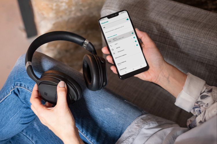 Elibereaza-te de fire Uita de cablurile incurcate! Oriunde te afli si orice ai face, te poti bucura de o calitate excelenta a sunetului, fara restrictii. Castile F7A Lite de la Kruger & Matz au Bluetooth, astfel le poti conecta imediat la smartphone sau tableta.