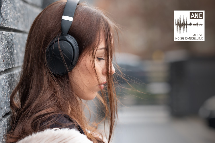 Fara intreruperi Nu lasa nimic sa te deranjeze atunci cand te relaxezi ascultand muzica! Datorita functiei ANC - active noise reduction - castile F7A Lite de la Kruger & Matz vor reduce automat sunetele din mediul ambiant, izolandu-te astfel si ramanand doar in compania melodiilor preferate
