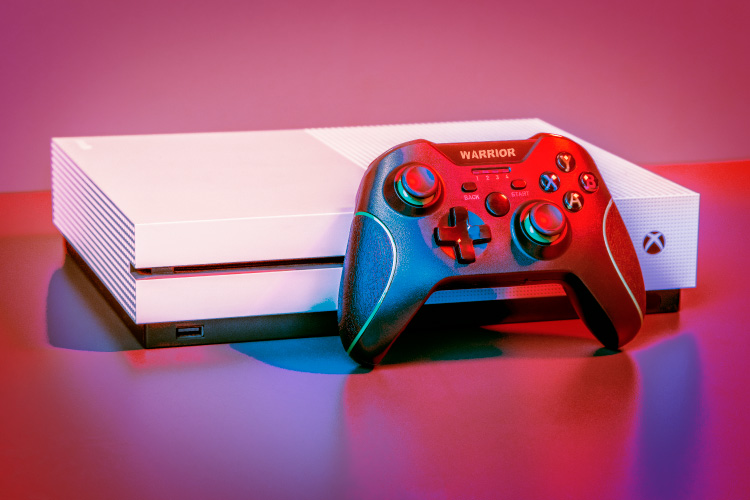Joaca la un alt nivel Gamepad pentru Xbox si PC