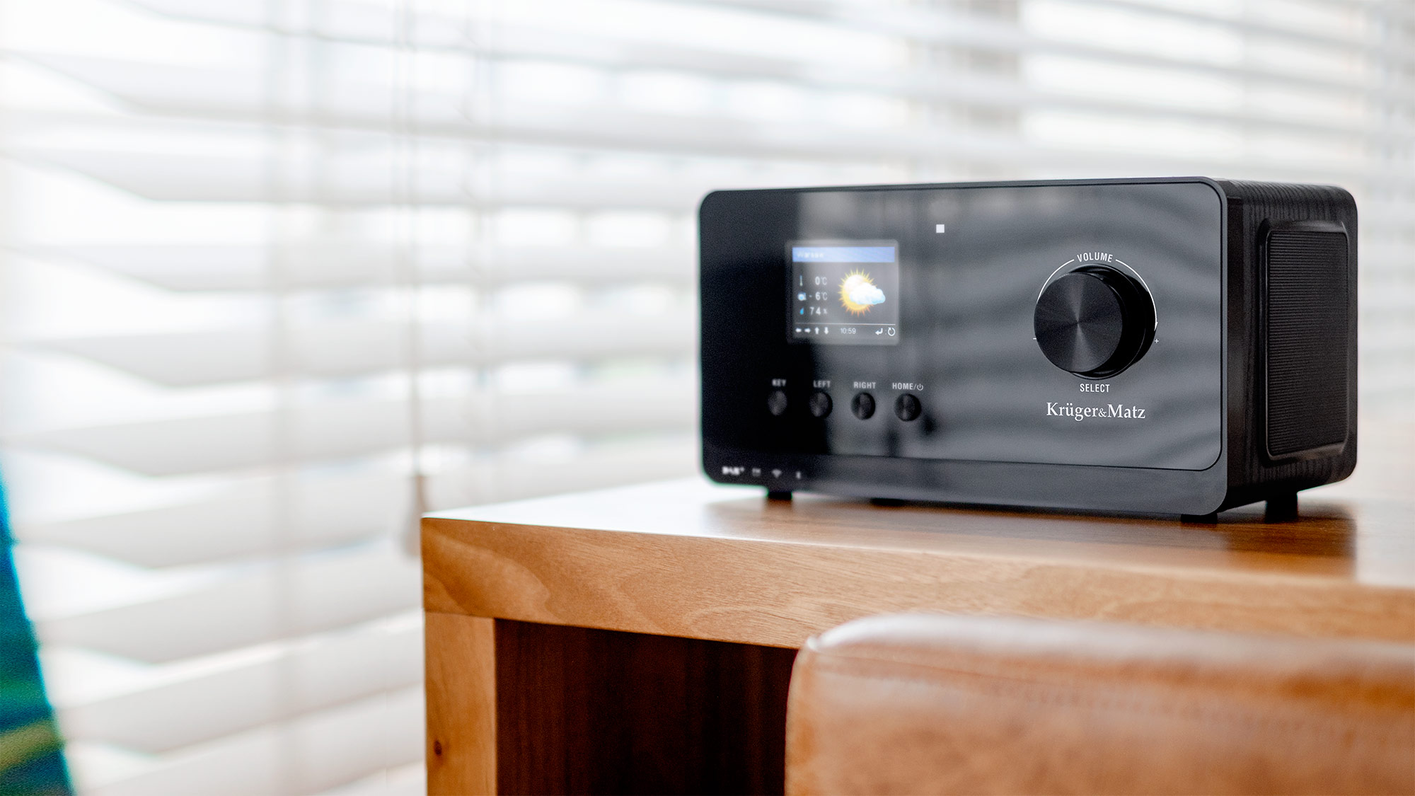 Statii radio de peste tot din lume Iesi din rutina si schimba postul radio cu unul din miile de posturi oferite de radio-ul cu internet KM 816 de la Kruger&Matz. Indiferent de cat de special este genul de muzica pe care il asculti, vei gasi cu siguranta ceva pe placul tau! In plus, vei fi mereu la curent cu starea vremii si ultimele informatii financiare.