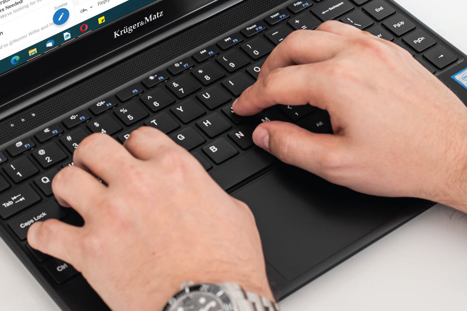 Grija pentru confort Laptop cu tastatura confortabila